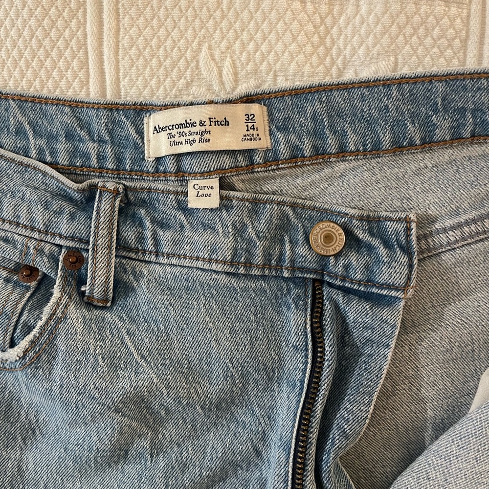Abercrombie & Fitch Light Blue 90s straight ultra high rise jeans